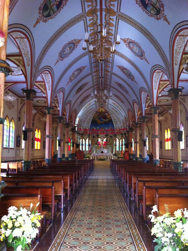 Interior de la Iglesia de Zarcedo. Costa Rica