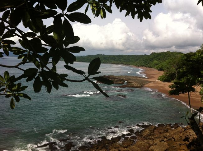 Atardecer en la Playa Quizales en la Península de Nicoya. Costa Rica